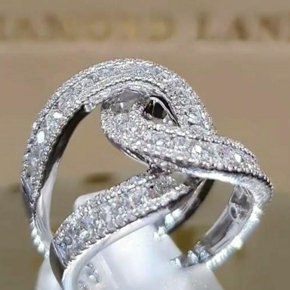 Sterling silver ring size 8 - Picture 1 of 3